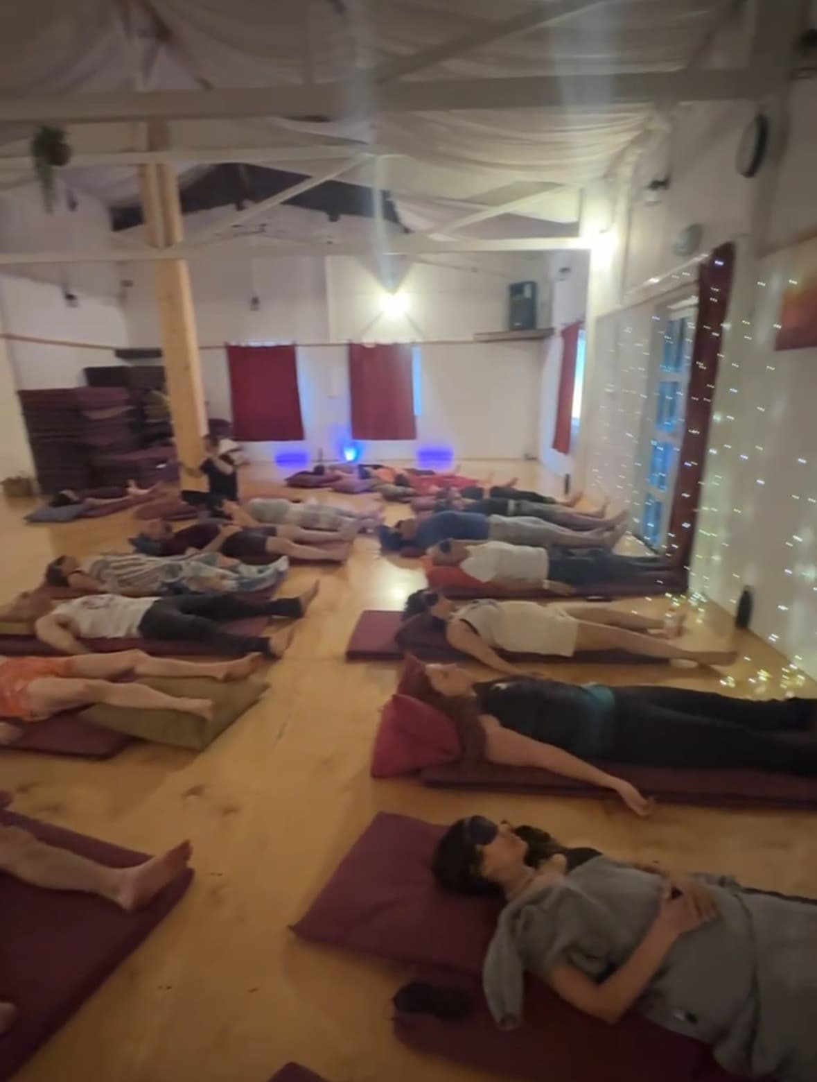 המרחב הטבעי המקיף של יוגה הום